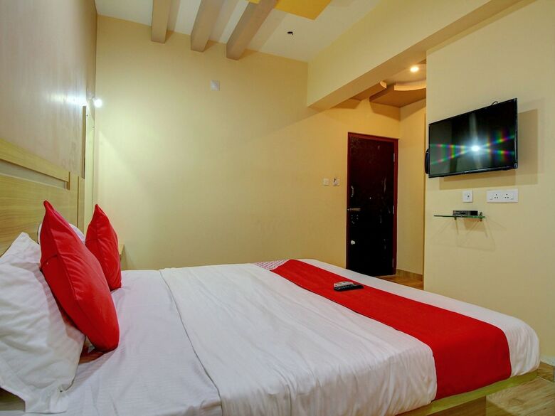 Hotel Capital O 13489 Garuda Comforts