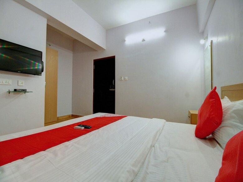 Hotel Capital O 13489 Garuda Comforts