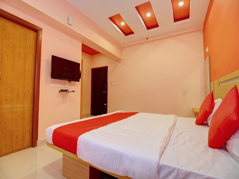Hotel Capital O 13489 Garuda Comforts