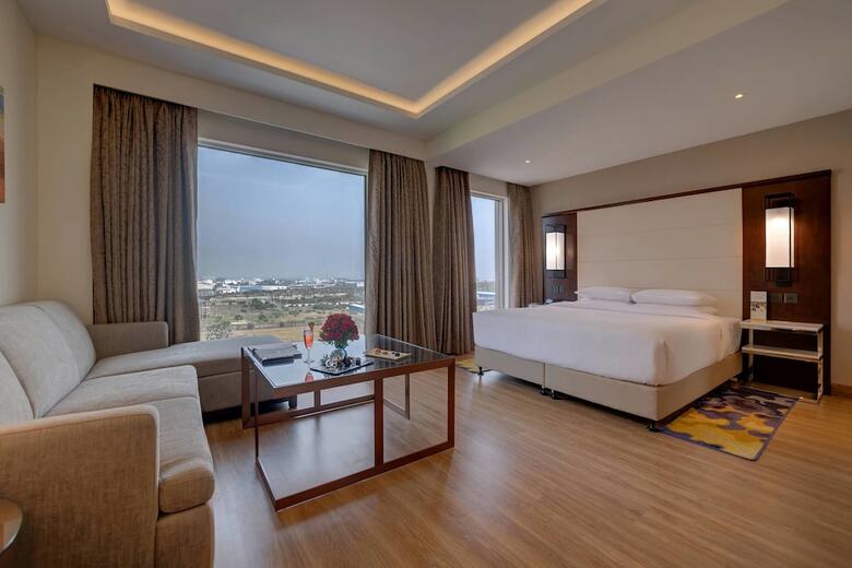 Hotel Courtyard By Marriott Surat
