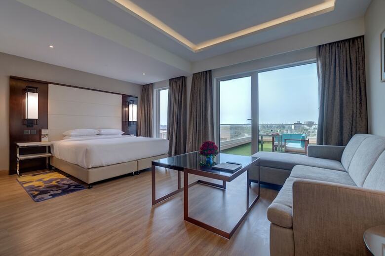 Hotel Courtyard By Marriott Surat