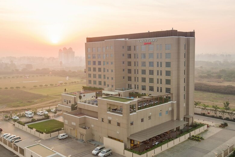 Hotel Courtyard By Marriott Surat