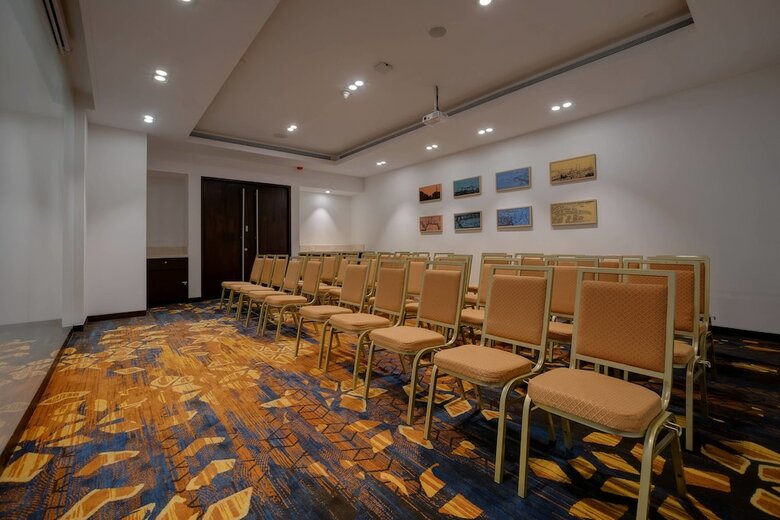 Hotel Courtyard By Marriott Surat