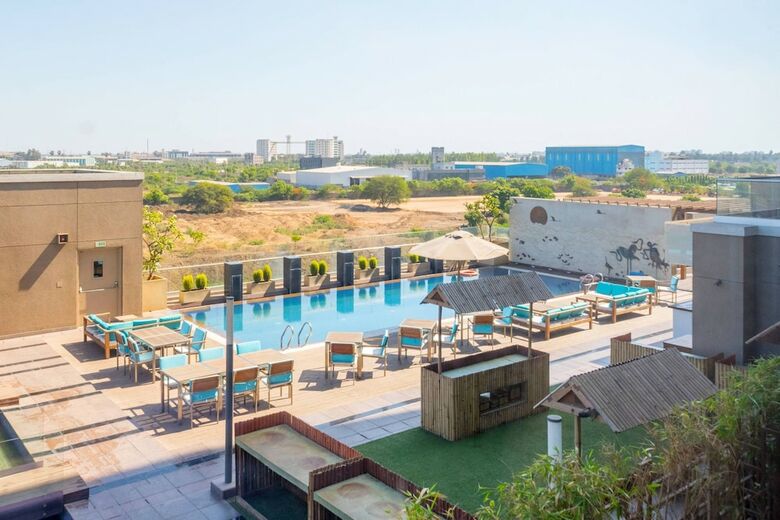 Hotel Courtyard By Marriott Surat