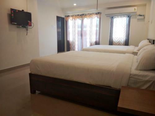 Hotel Aakash Temple View