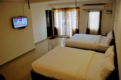 Hotel Aakash Temple View