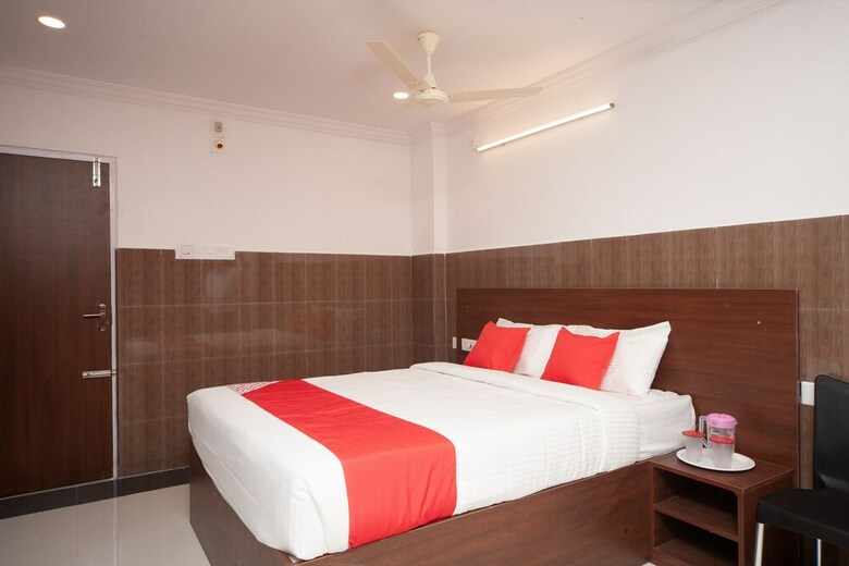 Capital O 27775 Hotel Srinivasa Residency
