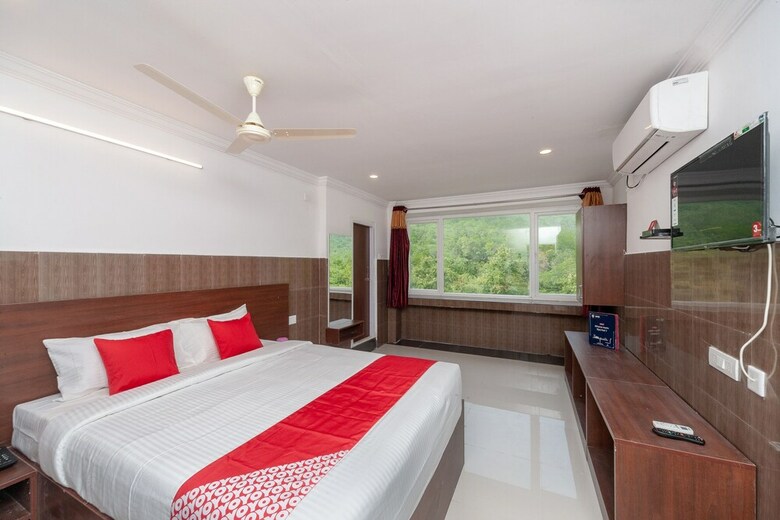 Capital O 27775 Hotel Srinivasa Residency