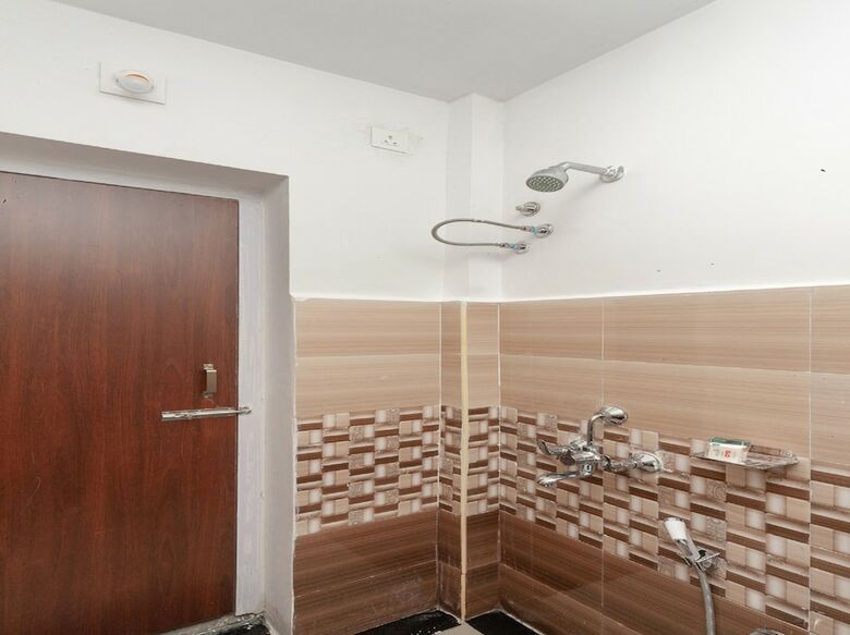 Capital O 27775 Hotel Srinivasa Residency