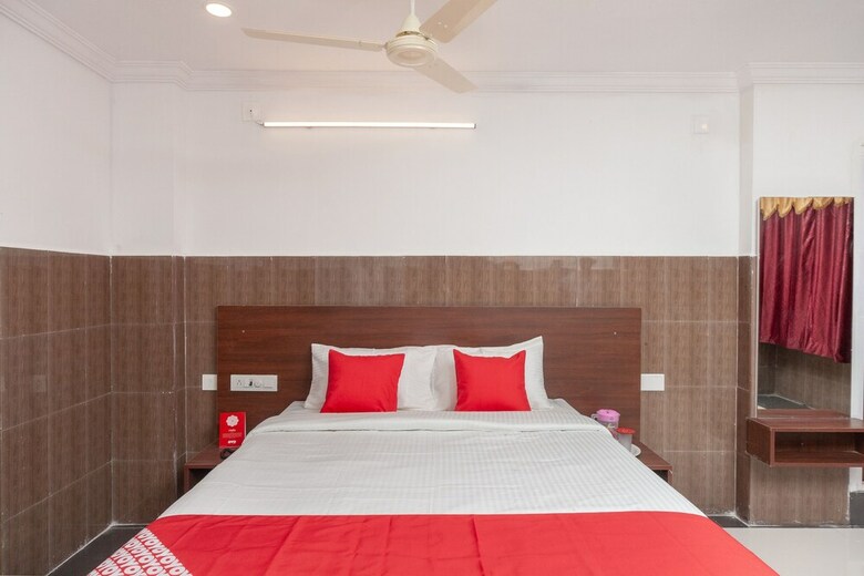 Capital O 27775 Hotel Srinivasa Residency