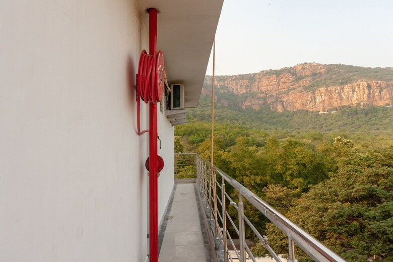 Capital O 27775 Hotel Srinivasa Residency