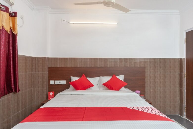 Capital O 27775 Hotel Srinivasa Residency