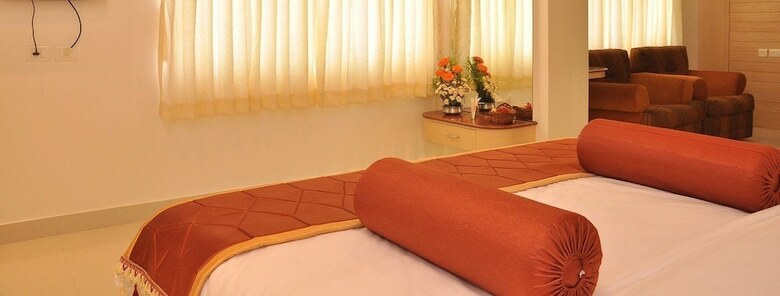 Hotel Mnh Royal Park