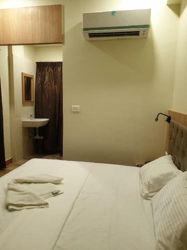 Hotel Amutham Residency