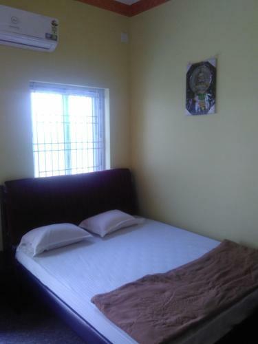 Hotel Gayathri & Lodges