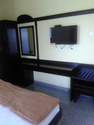 Hotel Gayathri & Lodges