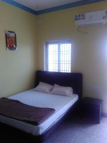 Hotel Gayathri & Lodges