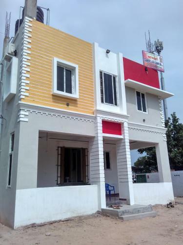 Hotel Gayathri & Lodges