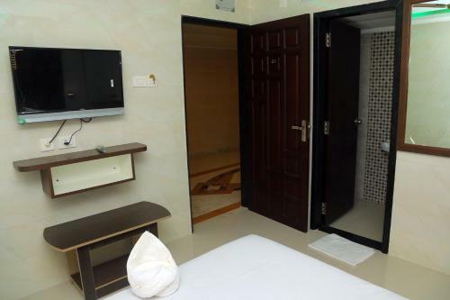 Hotel Sri Maharaja Residency