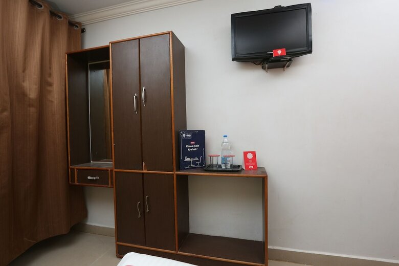 Hotel Oyo 22950 Royal Grand