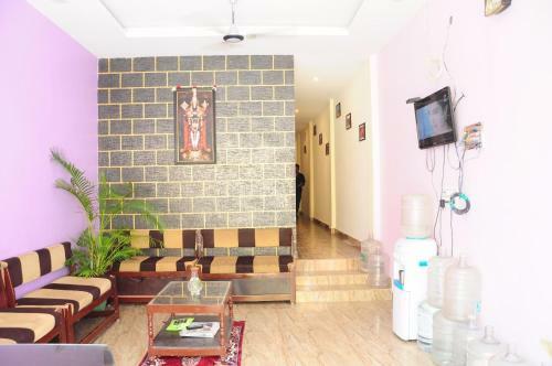 Lodge Sgs Residency