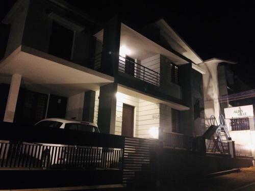 Hotel Albisville Hilltop Mansion