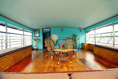 Kuttanaad Houseboats