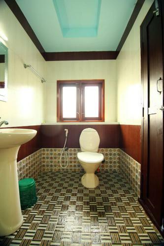 Kuttanaad Houseboats
