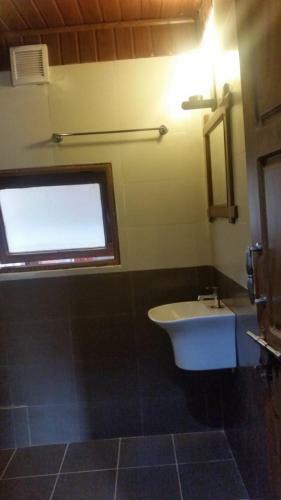 Kuttanaad Houseboats