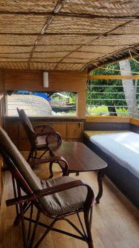 Kuttanaad Houseboats
