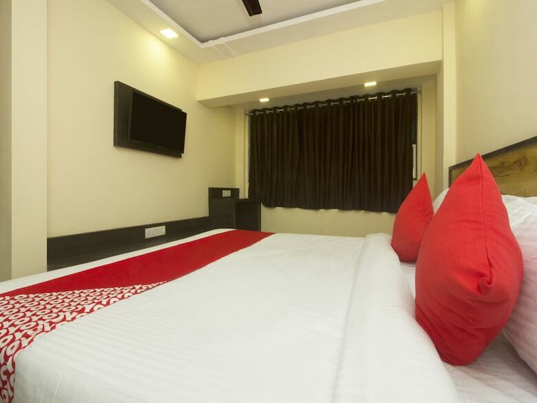 Oyo 17393 Hotel Elite Plaza