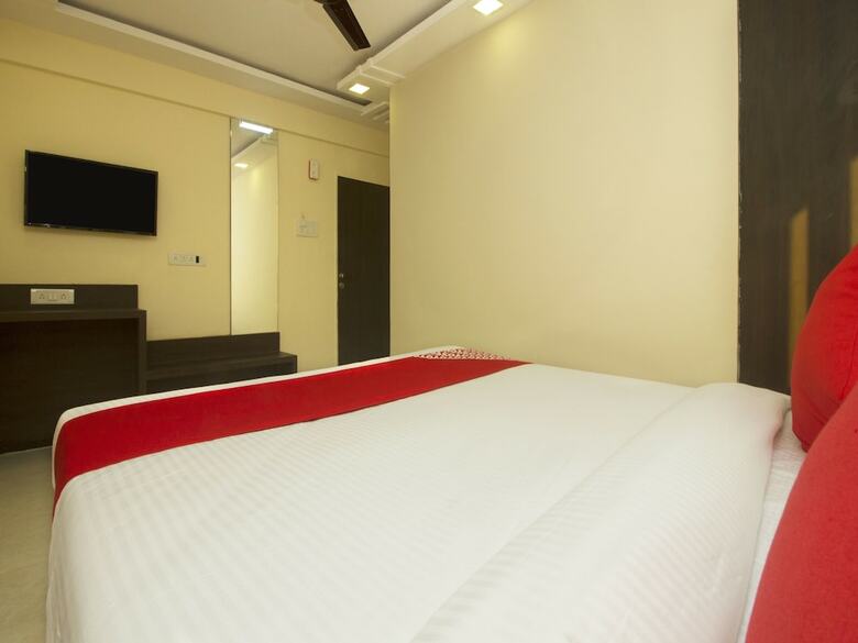 Oyo 17393 Hotel Elite Plaza