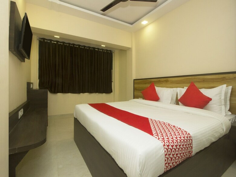 Oyo 17393 Hotel Elite Plaza