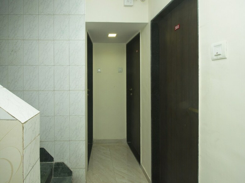 Oyo 17393 Hotel Elite Plaza