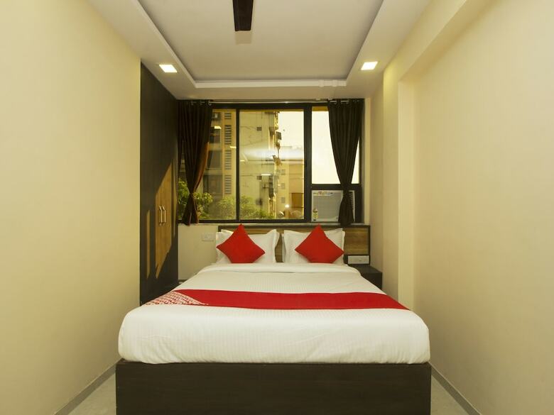 Oyo 17393 Hotel Elite Plaza