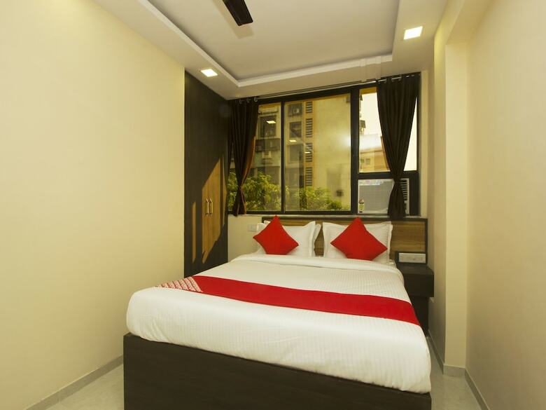 Oyo 17393 Hotel Elite Plaza