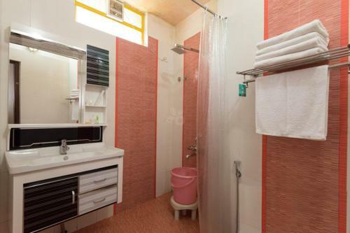 Hotel Meadows Residency