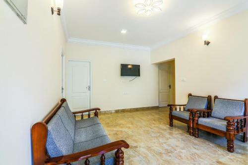 Fabexpress Royal Hideway Resort