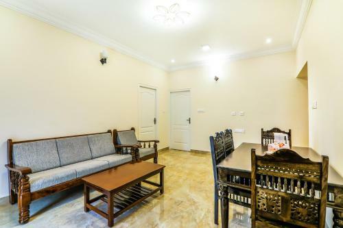 Fabexpress Royal Hideway Resort