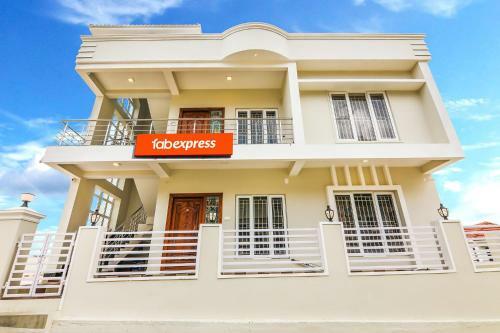 Fabexpress Royal Hideway Resort