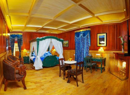 Hotel Vinnca West Downs Heritage Resort