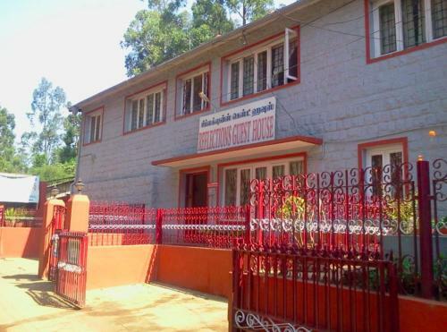 Hostal Reflections Guest House