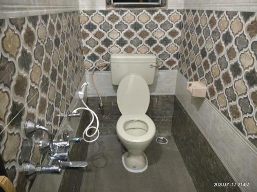 Hill Inn Rooms & Cottage