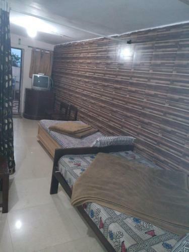 Hill Inn Rooms & Cottage