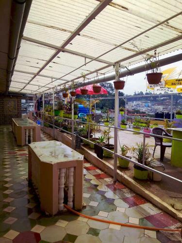 Hill Inn Rooms & Cottage