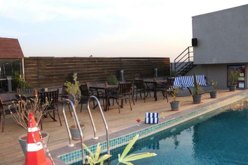 Posada Crimson Park Shree Kanak