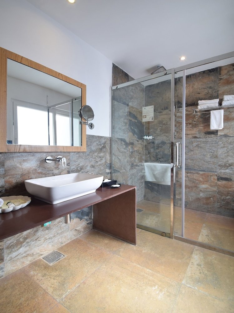 Hotel Bamboo Saa Resort & Spa