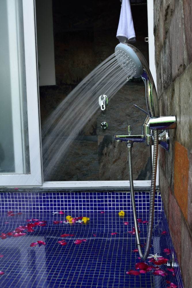 Hotel Bamboo Saa Resort & Spa