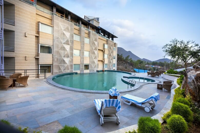Hotel Justa Sajjangarh Resort & Spa