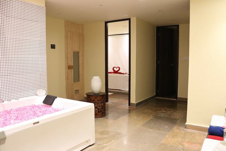 Hotel Justa Sajjangarh Resort & Spa